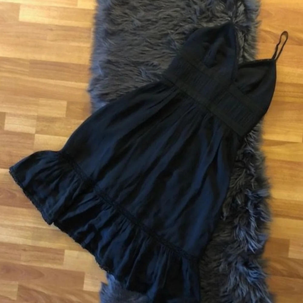BCBG VINTAGE BLACK RUFFLE DETAIL DRESS - Picture 2 of 7